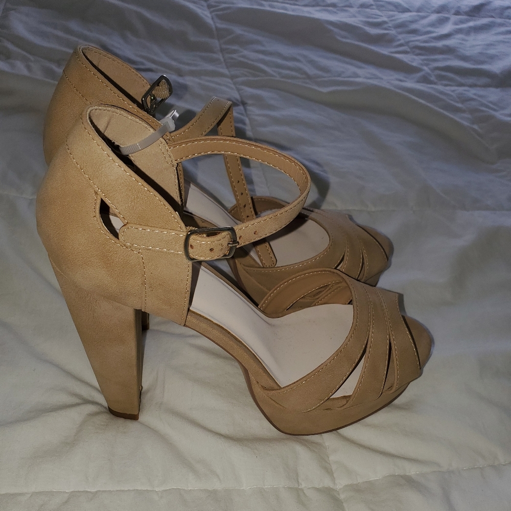 Nude Xcross Toe Plat